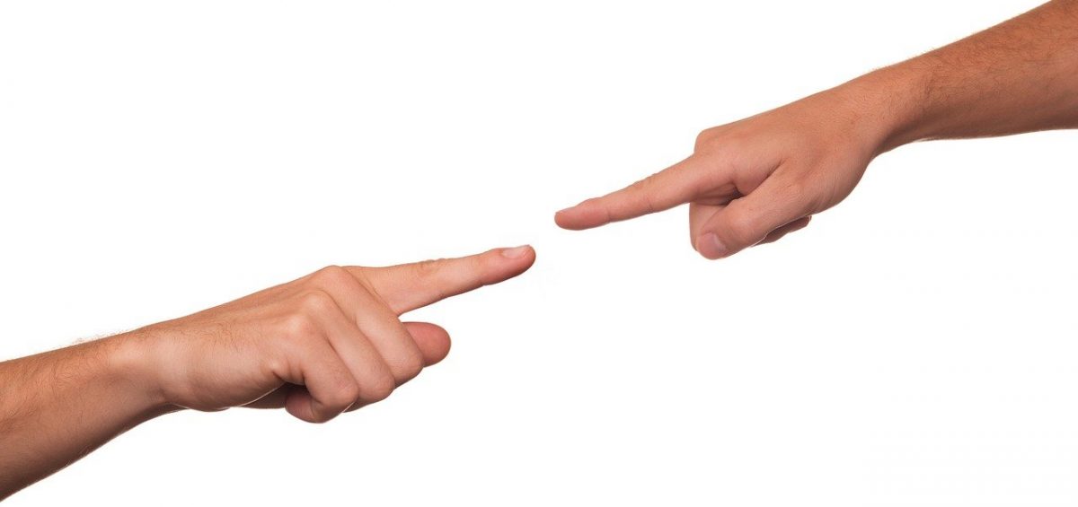 pointing 1991215 1280